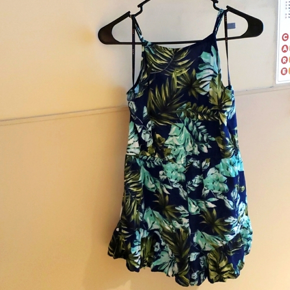 E&M Navy Tropical Leaf Print Spaghetti Strap Romper with Ruffled Hems Size L - Picture 2 of 9